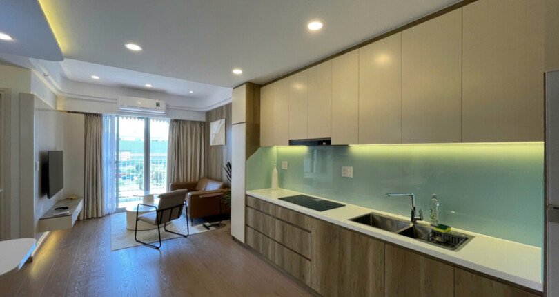 bep can ho ban 5 810x430 - Bán căn hộ chung cư Scenic Valley 1, 70m2, giá 6.4 tỷ, nội thất đầy đủ, nhà đang có hợp đồng thuê cao.