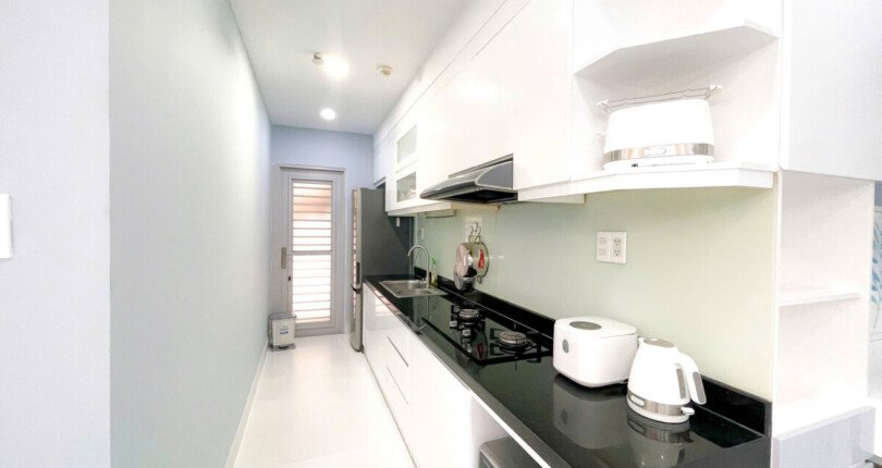 bep can ho can cho thue 1 810x430 - Cần cho thuê gấp căn hộ 80m2, chung cư Scenic Valley 1, giá 18tr/tháng, đầy đủ nội thất, xem nhà dễ.