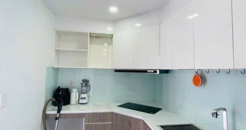 bep can ho can cho thue 2 810x430 - Cho thuê căn góc chung cư Scenic Valley 1, 02pn, giá 20tr/tháng, nhà đẹp, đầy đủ nội thất.