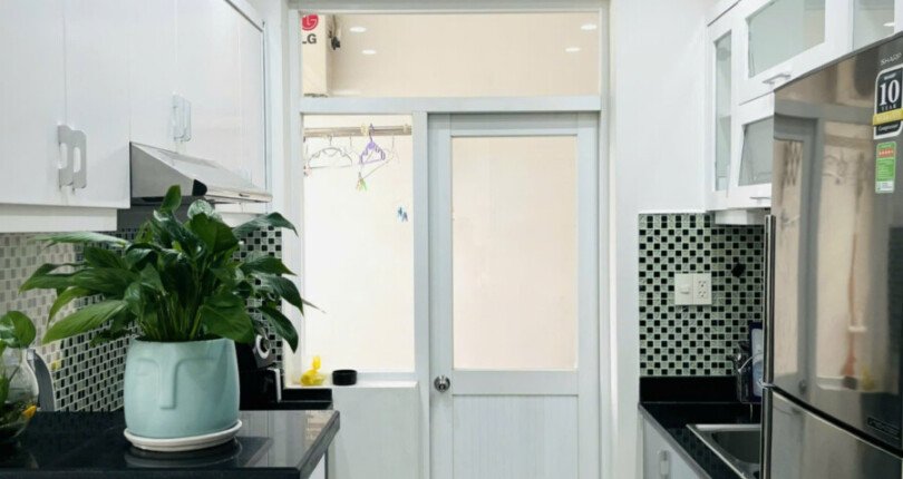 bep can ho can cho thue 810x430 - Cho thuê căn hộ chung cư Sky Garden 3, 68m2, 02pn, giá 16tr/tháng, nội thất đầy đủ, xem nhà dễ.