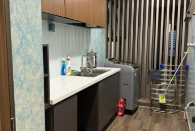 can canh bep trong can ho ban 385x258 - Giá mua bán căn hộ 2pn block H chung cư The Peak m8 Quận 7 T5/2025