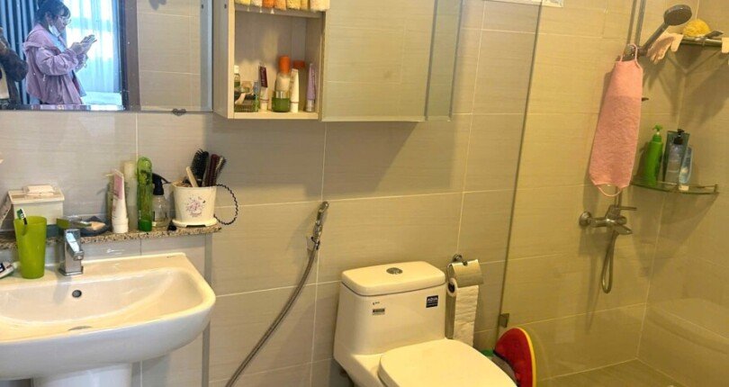 can ho ban co 2 toilet hoan thien nhu hinh 2 810x430 - Giá mua bán căn hộ 3pn block C chung cư Scenic Valley 2 Quận 7 T5/2025
