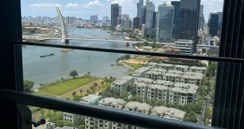 can ho ban truc dien song sai gon 810x430 - Giá mua bán căn hộ 1pn tòa Aqua 2 view sông chung cư Vinhomes Ba Son Quận 1 T5/2025