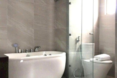 can-ho-co-2-toilet-day-du-thiet-bi