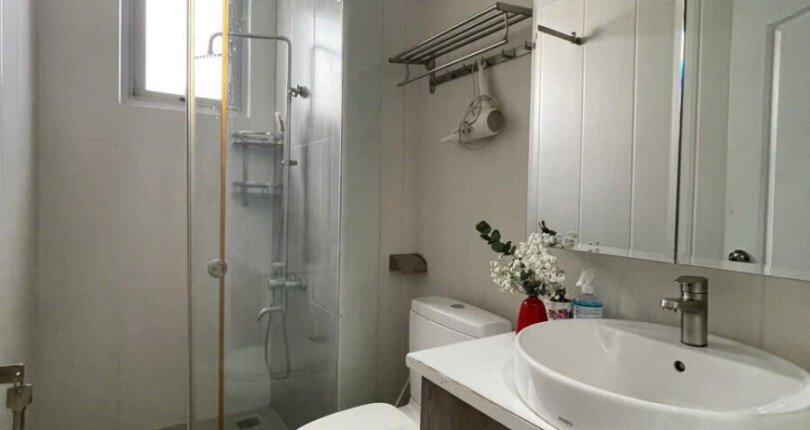 can ho co 2 toilet hoan thien nhu hinh 5 810x430 - Giá mua bán căn hộ 2pn - 77m2 block G view hồ bơi chung cư Scenic Valley 1 Quận 7 T6/2025