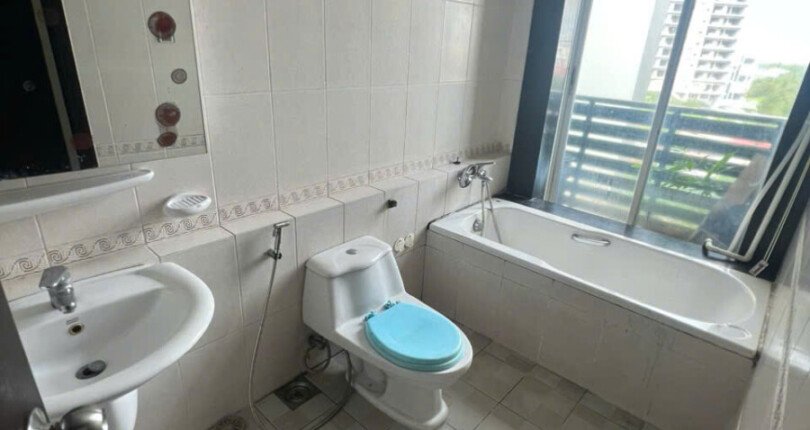 can ho co 2 toilet hoan thien nhu hinh 810x430 - Giá mua bán căn hộ 2pn block 3 chung cư Phú Mỹ đường Hoàng Quốc Việt Quận 7 T5/2025