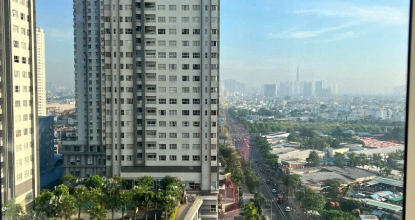 can ho lau cao view truc dien ho boi 810x430 - Giá mua bán căn hộ 3pn tháp W1 chung cư Sunrise City Central Quận 7 T5/2025