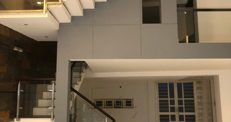 cho thue nha pho hung gia 2 23 810x430 - Cho thuê nhà phố mặt tiền lớn khu Hưng Gia 2. Gồm trệt lửng-2 lầu sân thượng- Hiện đang trống- Giá thuê 2.100 USD/Tháng