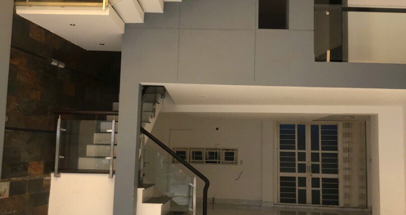 cho thue nha pho hung gia 2 4 810x430 - Cho thuê nhà phố mặt tiền lớn khu Hưng Gia 2. Gồm trệt lửng-2 lầu sân thượng- Hiện đang trống- Giá thuê 2.100 USD/Tháng