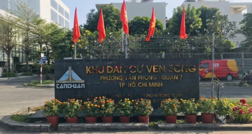 cong vao kdc 810x430 - Giá mua bán nhà Biệt thự nguyên căn góc đường số 18 kdc Sadeco Ven Sông Quận 7 T5/2025
