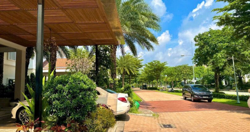 duong noi khu truoc nha ban 810x430 - Giá mua bán nhà Biệt thự nguyên căn Nội khu Chateau Quận 7 T5/2025