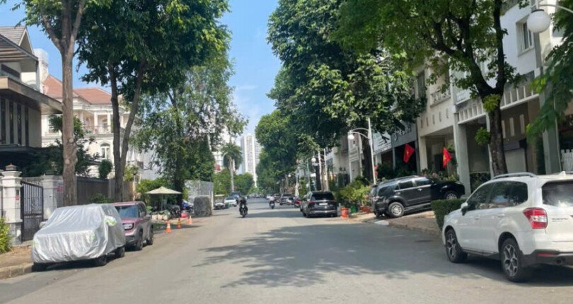 duong pham thai buong quan 7 810x430 - Giá mua bán nhà Biệt thự nguyên căn mặt đường Phạm Thái Bường Phú Mỹ Hưng Quận 7 T5/2025