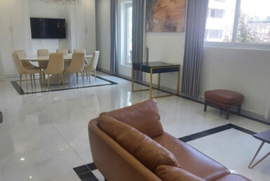 goc phong khach va phong an trong can ho ban 385x258 - Giá mua bán căn hộ Penthouse 4pn Tháp 8b chung cư Sky Garen 3 Quận 7 T5/2025