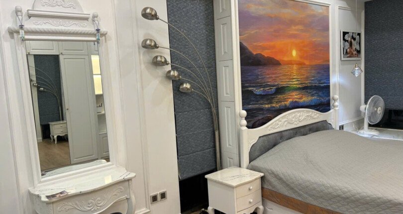 goc trang diem trong phong ngu 1 810x430 - Giá mua bán căn hộ 2pn block A view sông chung cư Midtown m7 Phú Mỹ Hưng Quận 7 T5/2025