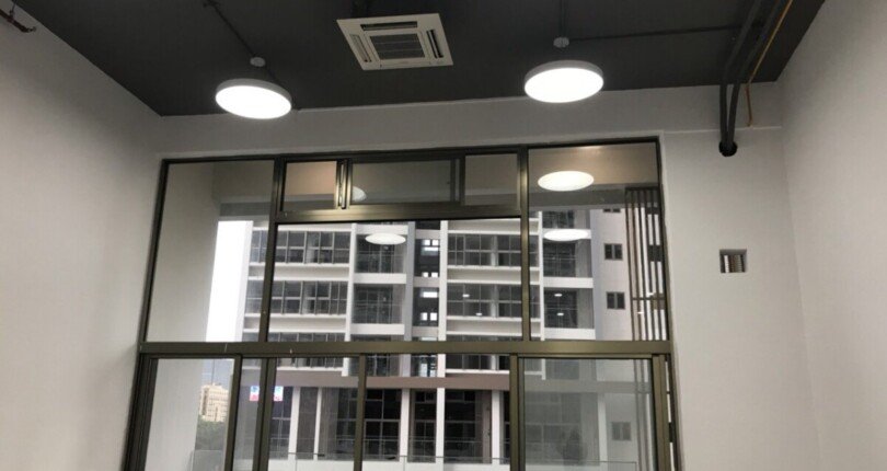 hien trang van phong co may lanh 810x430 - Giá cho thuê văn phòng lầu 3 chung cư Midtown M7 Phú Mỹ Hưng t5/2025