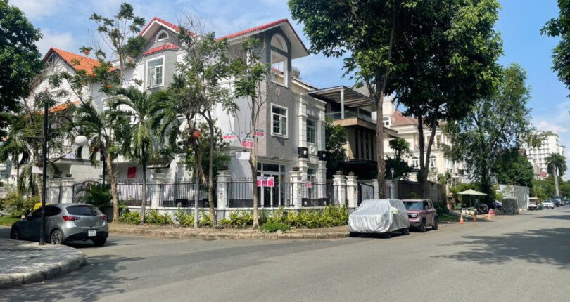 hinh anh mua ban nha biet thu nguyen can duong pham thai buong phu my hung quan 7 t5 2025 810x430 - Giá mua bán nhà Biệt thự nguyên căn mặt đường Phạm Thái Bường Phú Mỹ Hưng Quận 7 T5/2025