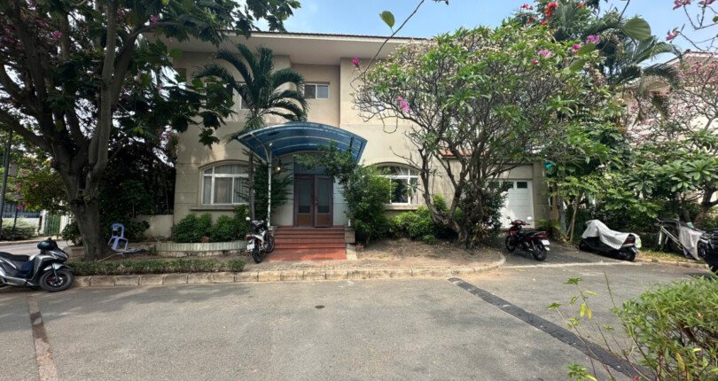 hinh anh mua ban nha biet thu nguyen can kdc phu gia quan 7 t5 2025 810x430 - Giá mua bán nhà Biệt thự nguyên căn góc 3 mặt đường nội khu Phú Gia Quận 7 T5/2025