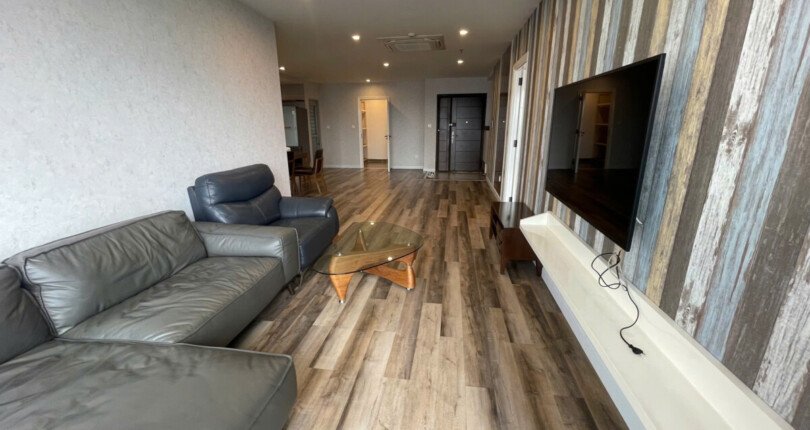 hinh anh phong khach can ho ban 810x430 - Bán căn hộ 151m2 chung cư Scenic Valley 1, 03pn, giá 12,7 tỷ, đầy đủ nội thất, view sông.