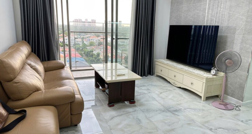 hinh anh phong khach can ho can ban 9 810x430 - Bán căn hộ chung cư Hưng Phúc Happy Residences, 97m2, giá 7.8 tỷ, nội thất đầy đủ, xem nhà dễ.