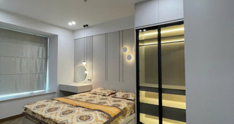 hinh anh phong ngu can ho ban 810x430 - Giá mua bán căn hộ 2pn block E chung cư The Peak Midtown M8 Quận 7 T5/2025