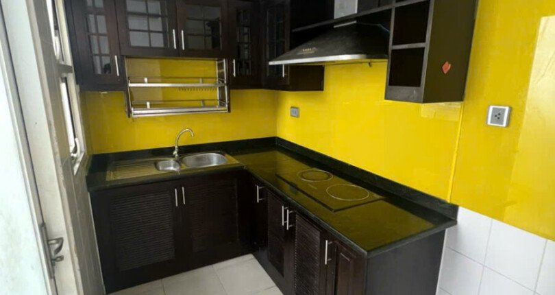 khong gian bep 810x430 - Giá mua bán căn hộ 2pn block 3 chung cư Phú Mỹ đường Hoàng Quốc Việt Quận 7 T5/2025