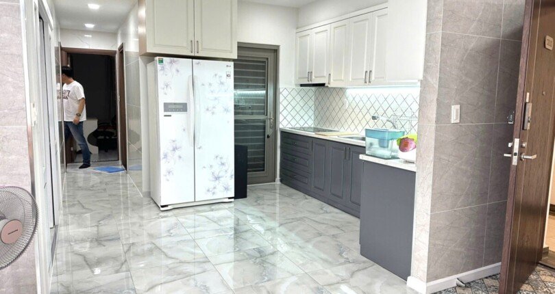 khong gian bep rong rai 11 810x430 - Giá mua bán căn hộ 3pn Tháp C chung cư Hưng Phúc Happy Residence Nguyễn Lương Bằng T6/2025