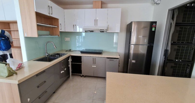 khong gian bep rong rai 3 810x430 - Giá mua bán căn hộ 3pn block D chung cư Hưng Phúc Happy Residence Quận 7 T5/2025