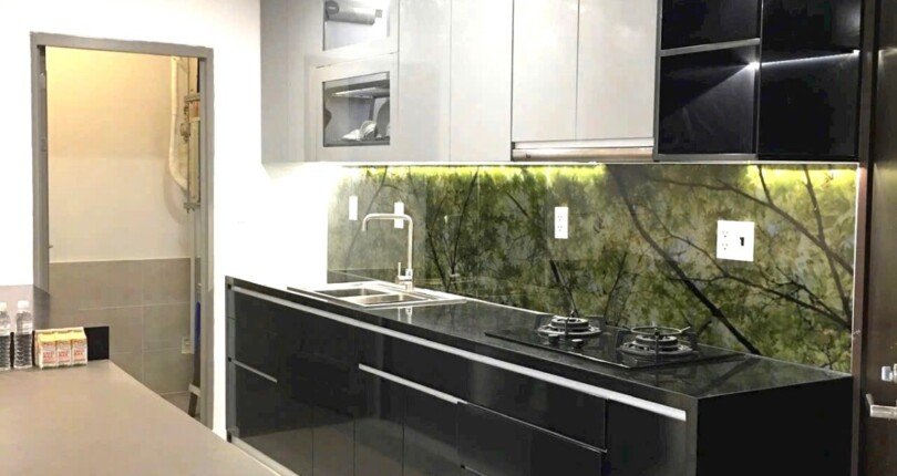 khong gian bep rong rai 6 810x430 - Bán gấp căn hộ 3pn view biệt thự block A chung cư Hưng Phúc Happy Residence giá 8 tỷ