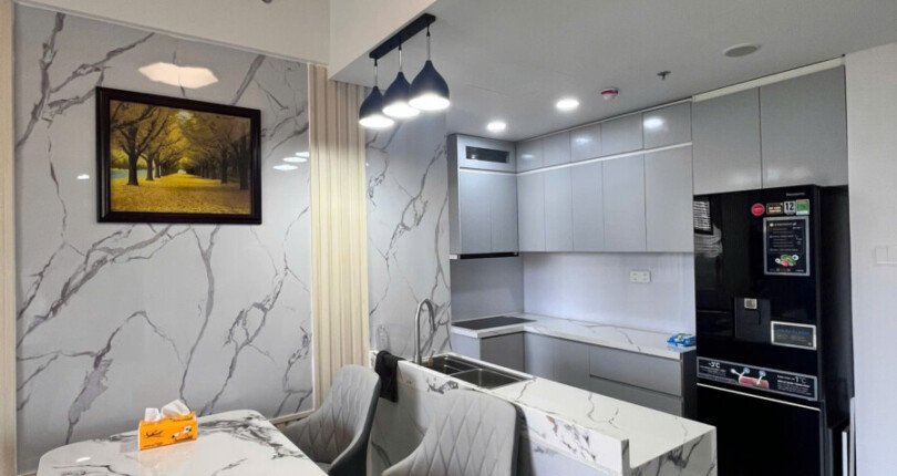 khong gian bep va phong an 3 810x430 - Giá mua bán căn hộ 2pn block B chung cư Cardinal Court Quận 7 T5/2025