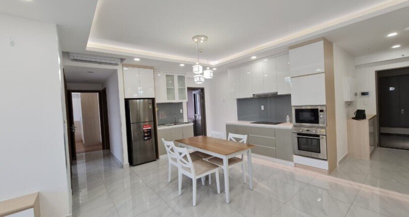 khong gian bep va phong an 4 810x430 - Giá mua bán căn hộ 3pn block G chung cư Saigon South Residences Nhà Bè T5/2025