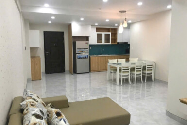 khong gian bep va phong an trong can ho ban 385x258 - Giá mua bán căn hộ 2pn block F view hồ bơi chung cư Scenic Valley 1 Quận 7 T5/2025