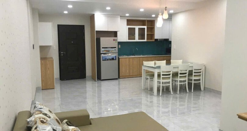 khong gian bep va phong an trong can ho ban 810x430 - Giá mua bán căn hộ 2pn block F view hồ bơi chung cư Scenic Valley 1 Quận 7 T5/2025