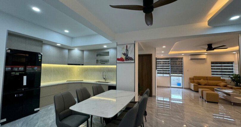 khong gian phong an va bep rong rai 1 810x430 - Giá mua bán căn hộ 4pn block E chung cư Hưng Vượng 2 Quận 7 T5/2025