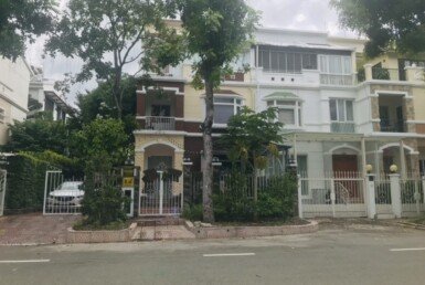 mat-truoc-nha-biet-thu-cho-thue