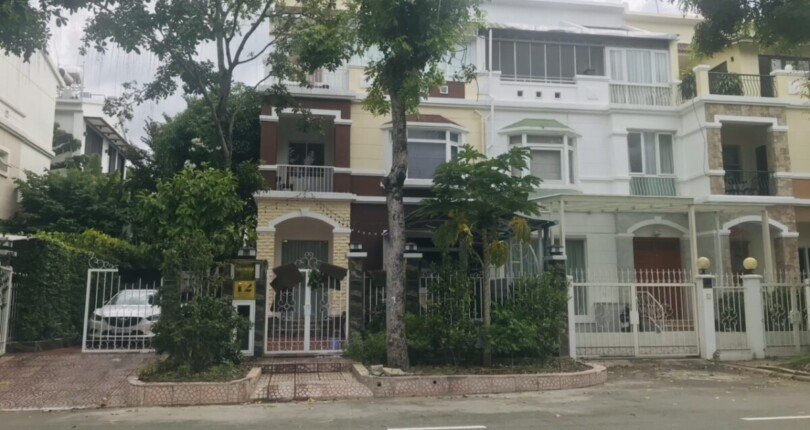 mat truoc nha biet thu cho thue 810x430 - Giá cho thuê nhà Biệt thự nguyên căn làm văn phòng Nội khu Mỹ Giang Quận 7 T5/2025