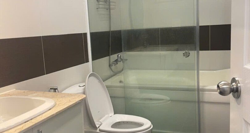 nha tam day du trang thiet bi co bon tam nam 810x430 - Giảm thêm 200tr bán gấp căn hộ C4.03 chung cư Green Valley Quận 7 giá còn 9,6 tỷ