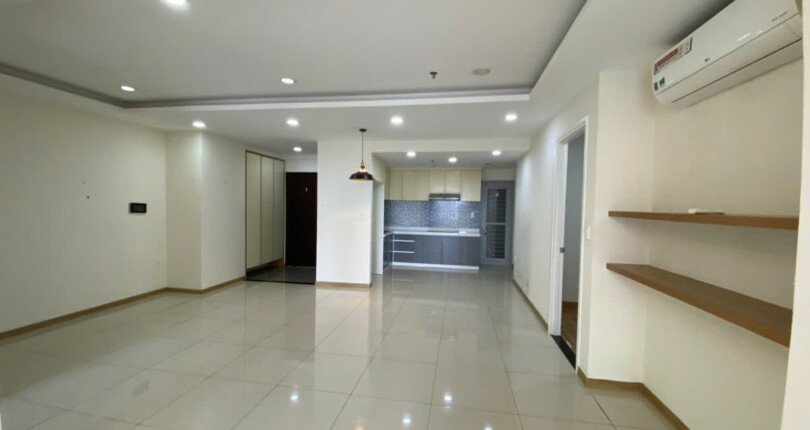 phong khach can ho ban 1 810x430 - Cần bán căn hộ 117m2, chung cư Scenic Valley 1, 03pn, giá 8.350 tỷ, view hồ bơi, xem nhà dễ.