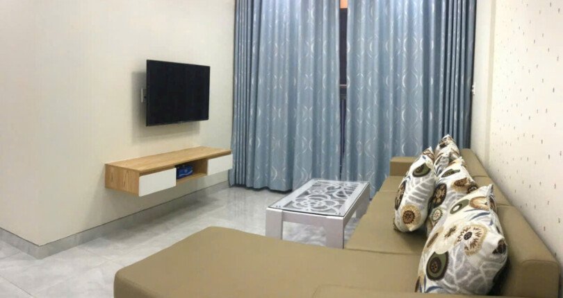 phong khach can ho ban 19 810x430 - Giá mua bán căn hộ 2pn block F view hồ bơi chung cư Scenic Valley 1 Quận 7 T5/2025