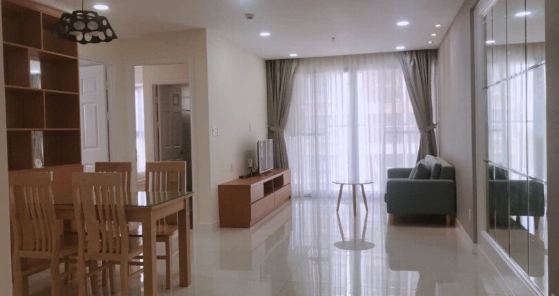 phong khach can ho ban 26 810x430 - Bán căn hộ chung cư Scenic Valley 1, 77m2, căn góc, view Tây Bắc, giá 6.5 tỷ, nhà có hợp đồng thuê.