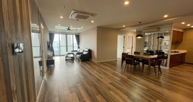 phong khach can ho ban 3 810x430 - Bán căn hộ 151m2 chung cư Scenic Valley 1, 03pn, giá 12,7 tỷ, đầy đủ nội thất, view sông.