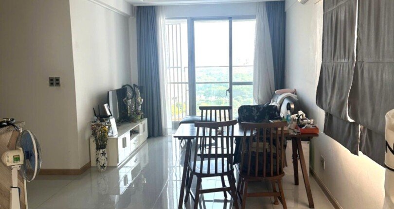 phong khach can ho ban 32 810x430 - Giá mua bán căn hộ 3pn block C chung cư Scenic Valley 2 Quận 7 T5/2025