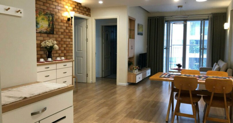 phong khach can ho ban 37 810x430 - Cần bán gấp căn hộ chung cư Scenic Valley 1, 77m2, căn góc giá 6.3 tỷ, nhà đang có hợp đồng thuê.