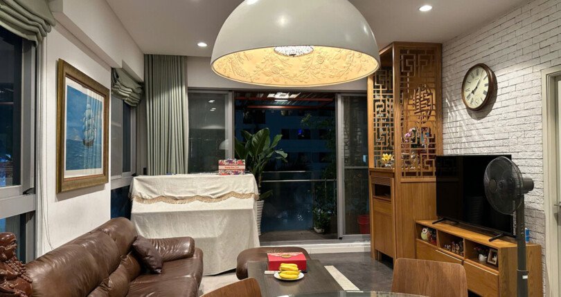 phong khach can ho ban 39 810x430 - Giảm giá 700tr bán gấp căn hộ 3pn block D chung cư Green Valley Quận 7