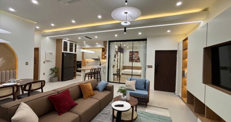 phong khach can ho ban 42 810x430 - Bán căn hộ cao cấp The grand View, 119m2, giá 10.5 tỷ, 03pn, hà đẹp , nội thất mới 100 %.