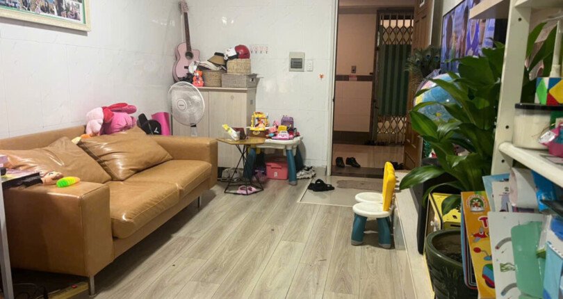 phong khach can ho ban 45 810x430 - Giá mua bán căn hộ 2pn block B chung cư Belleza Quận 7 T6/2025