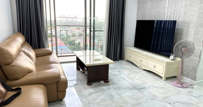 phong khach can ho ban 50 810x430 - Giá mua bán căn hộ 3pn Tháp C chung cư Hưng Phúc Happy Residence Nguyễn Lương Bằng T6/2025