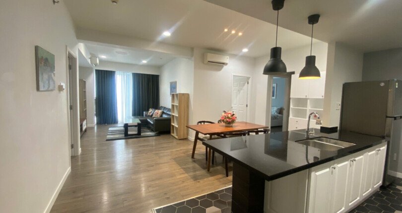 phong khach can ho can ban 810x430 - Bán căn hộ chung cư Scenic Valley 1, diện tích 133m2, giá 11 tỷ, nội thất đầy đủ, xem nhà dễ.