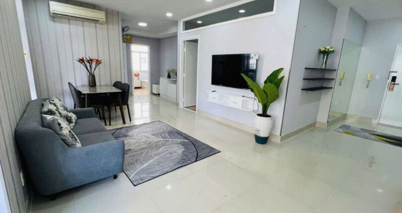 phong khach can ho can ban gap 5 810x430 - Bán căn hộ chung cư Sky Garden 2, diện tích 131m2, 03pn, giá 7.6 tỷ, nhà có hợp đồng thuê cao.