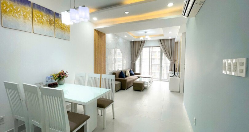 phong khach can ho cho thue 4 810x430 - Cần cho thuê gấp căn hộ 80m2, chung cư Scenic Valley 1, giá 18tr/tháng, đầy đủ nội thất, xem nhà dễ.