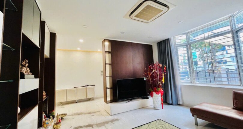 phong khach nha biet thu ban 810x430 - Giá mua bán nhà Biệt thự nguyên căn số 11 Nội khu Nam Viên Quận 7 T5/2025